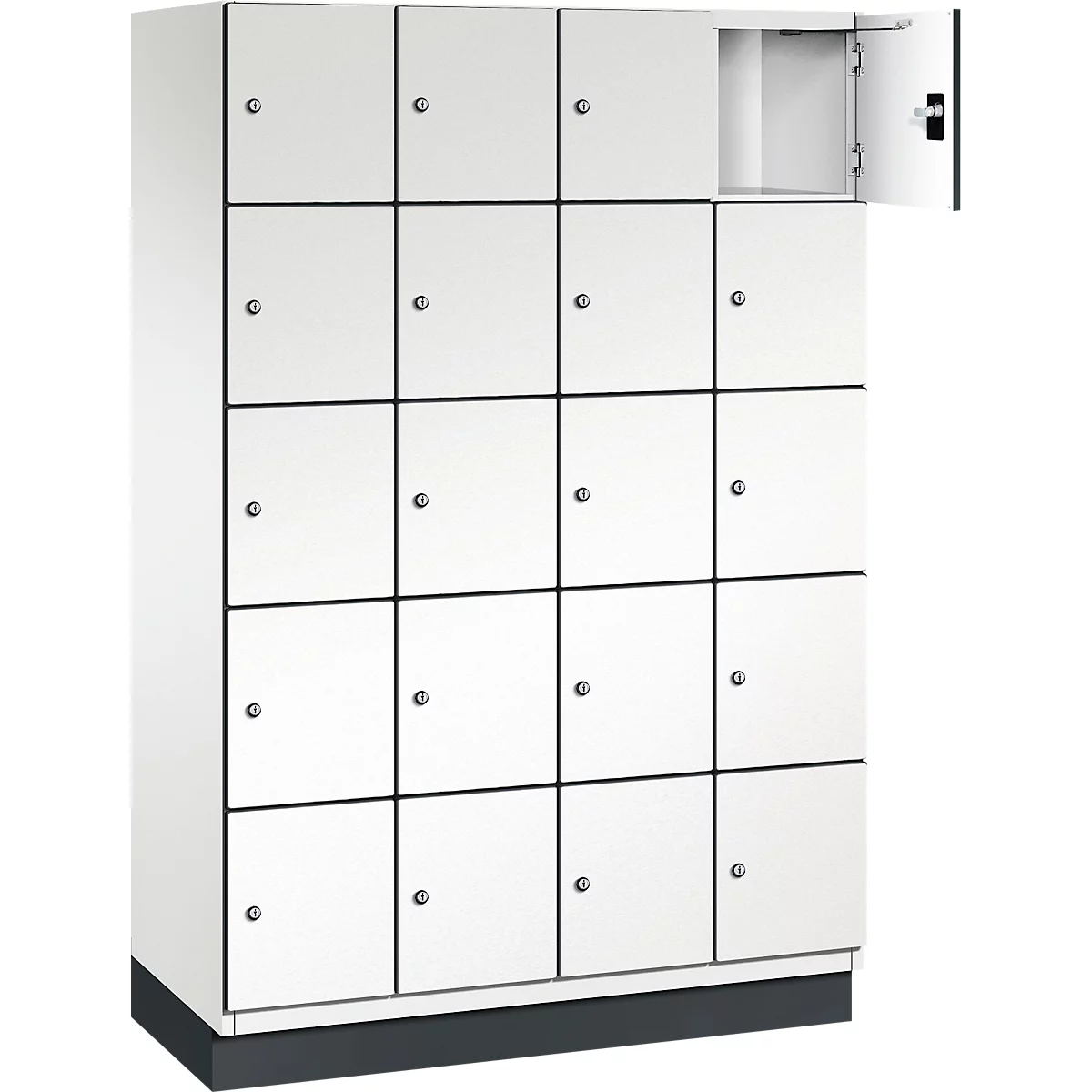 Weißer Schrank mit 16 Türen. Eine Tür ist geöffnet. Die Schrankfächer sind durch schwarze Linien getrennt.