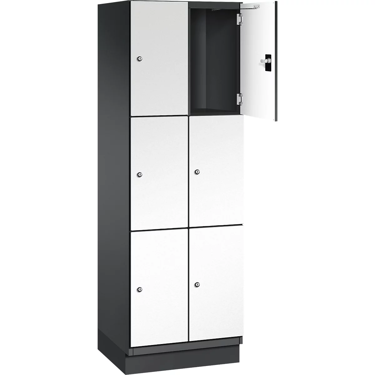 Schrank mit sechs Fächern, eine Tür offen, schwarz-weiß.