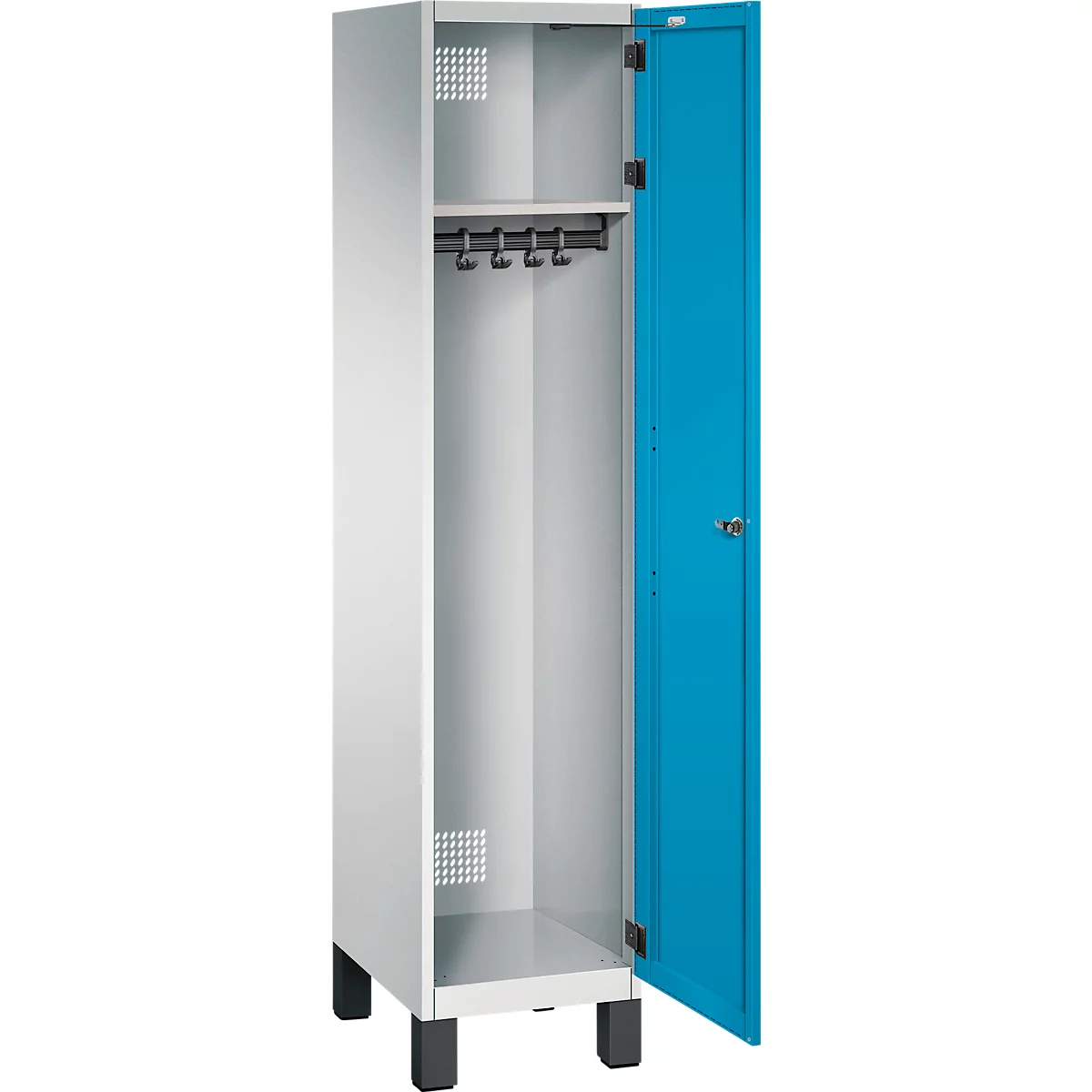 Offener Spind mit hellgrauem Korpus und blauer Tür. Im Inneren Haken und Ablage.