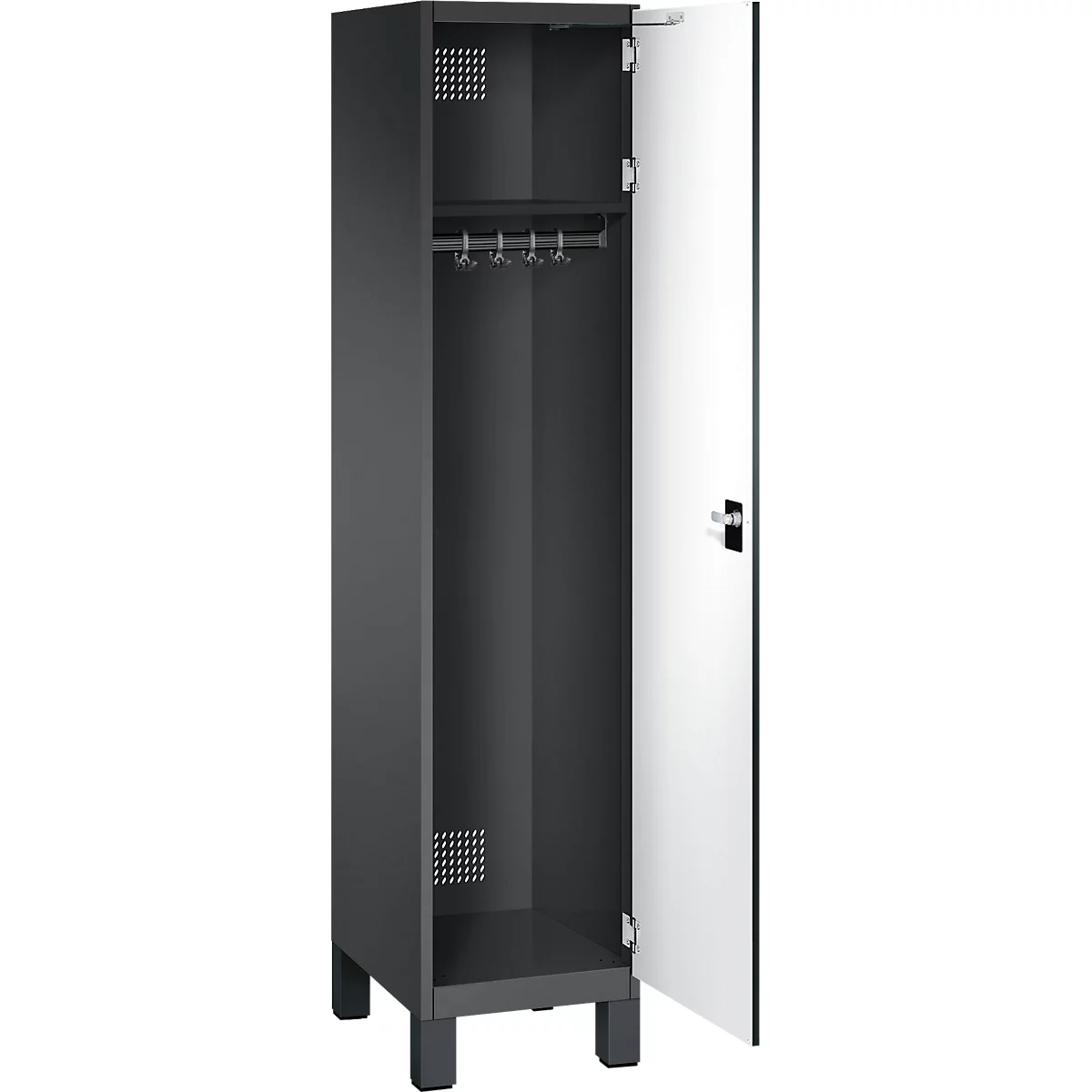Offener schwarzer Spind, innen hellgrau mit Kleiderstange, Haken und Belüftungsschlitzen.