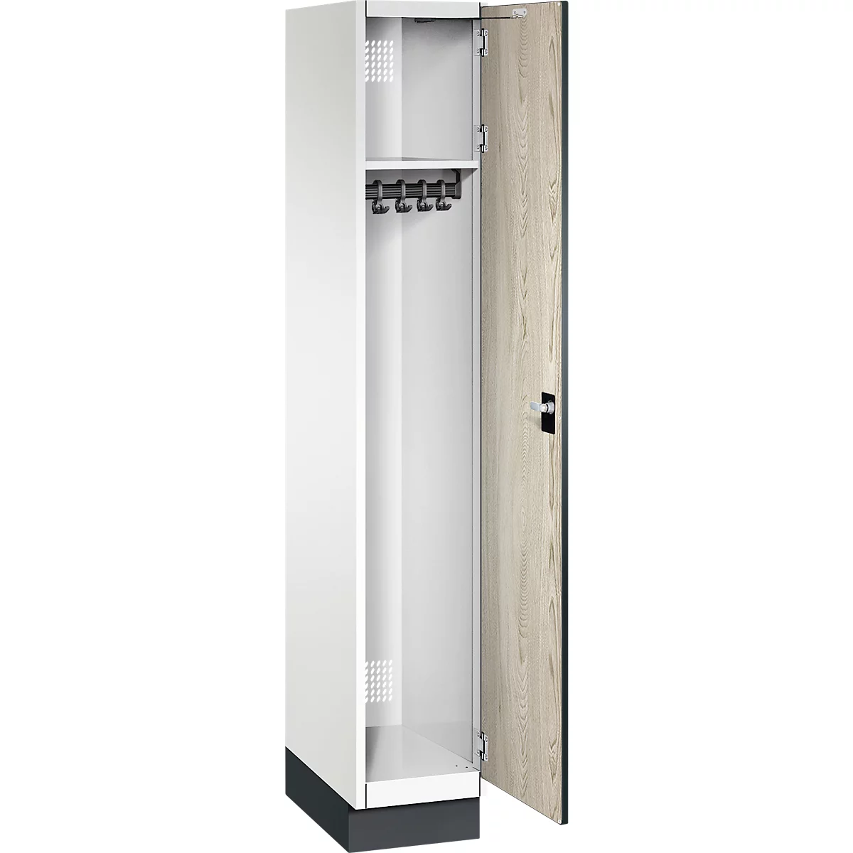 Weißer Schrank, Tür geöffnet. Innenhaken und Fach. Tür in Holzoptik.