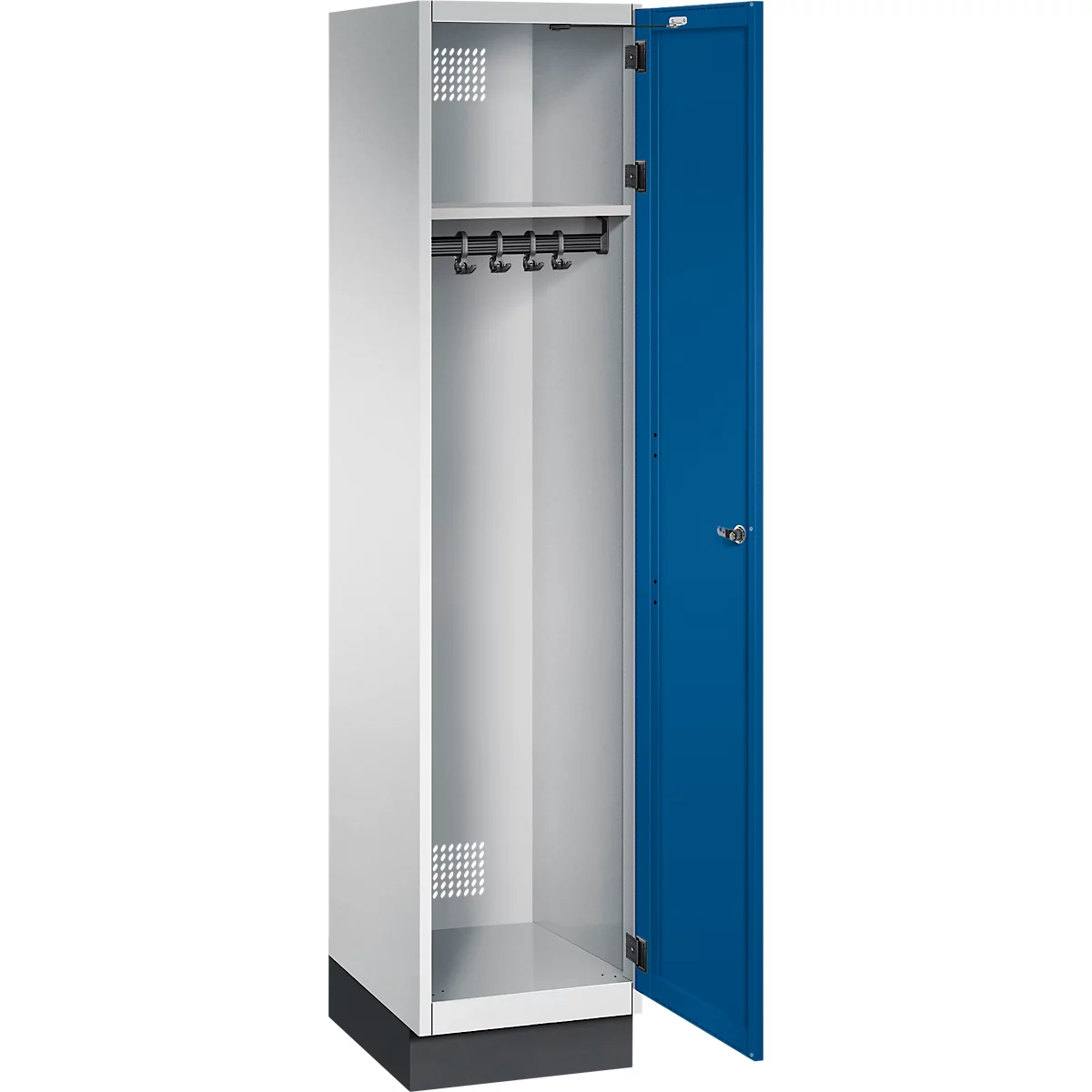 Ein offener weiß-blauer Schrank, die blaue Tür steht offen, innen mit Haken und Ablage.