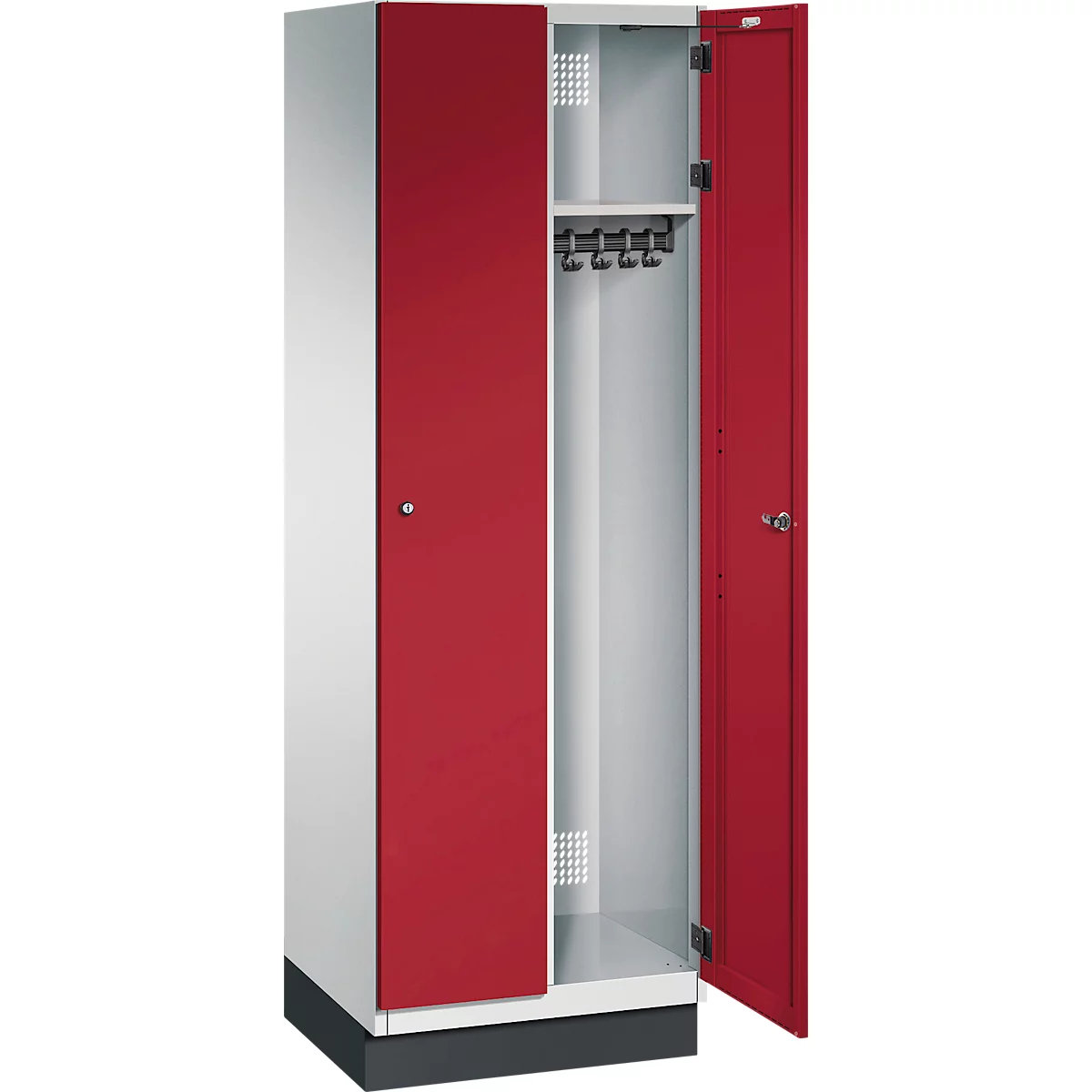 Ein Spind mit roter Tür, die rechte Tür ist offen. Der Innenraum ist hellgrau mit einem Regal und Haken.