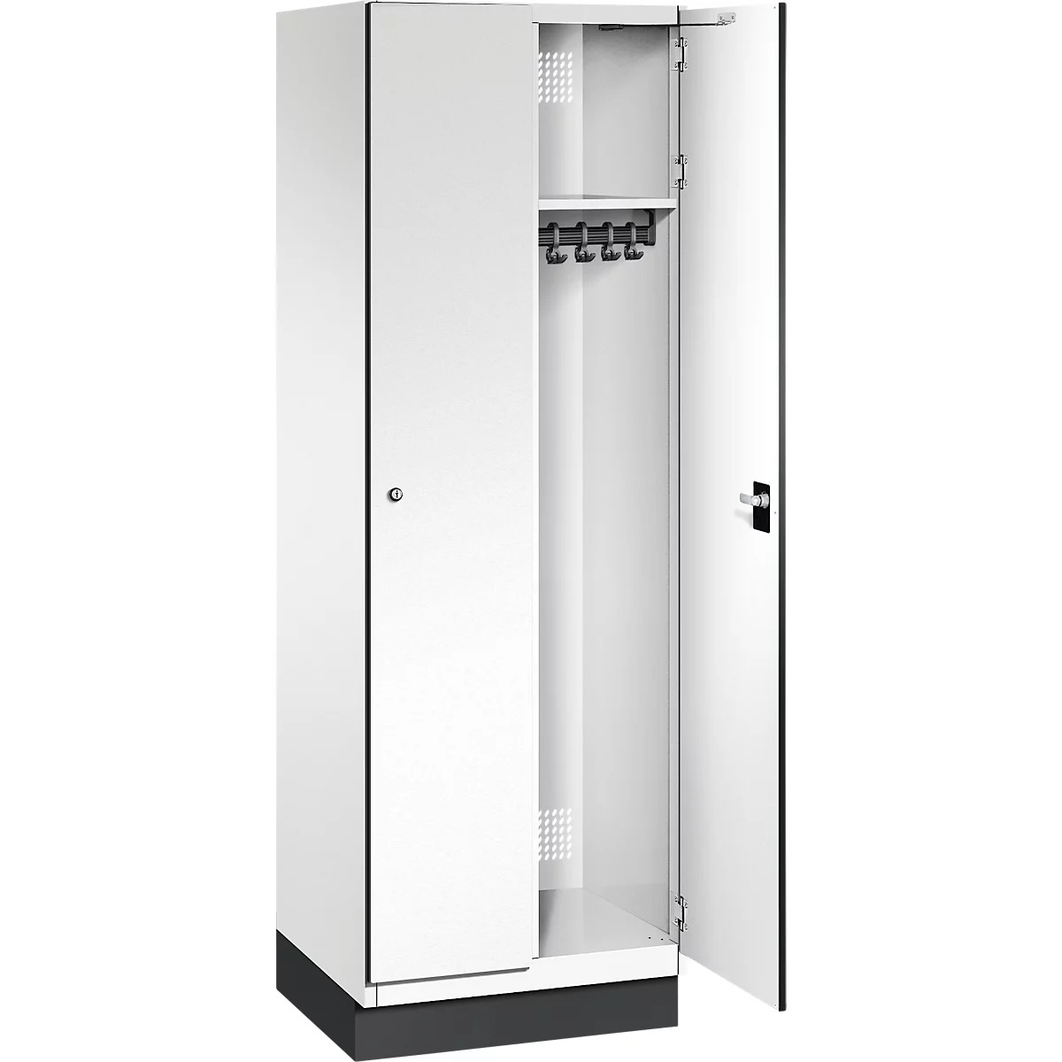 Weißer Schrank mit geöffneter Tür, dahinter Kleiderhaken und Ablage.