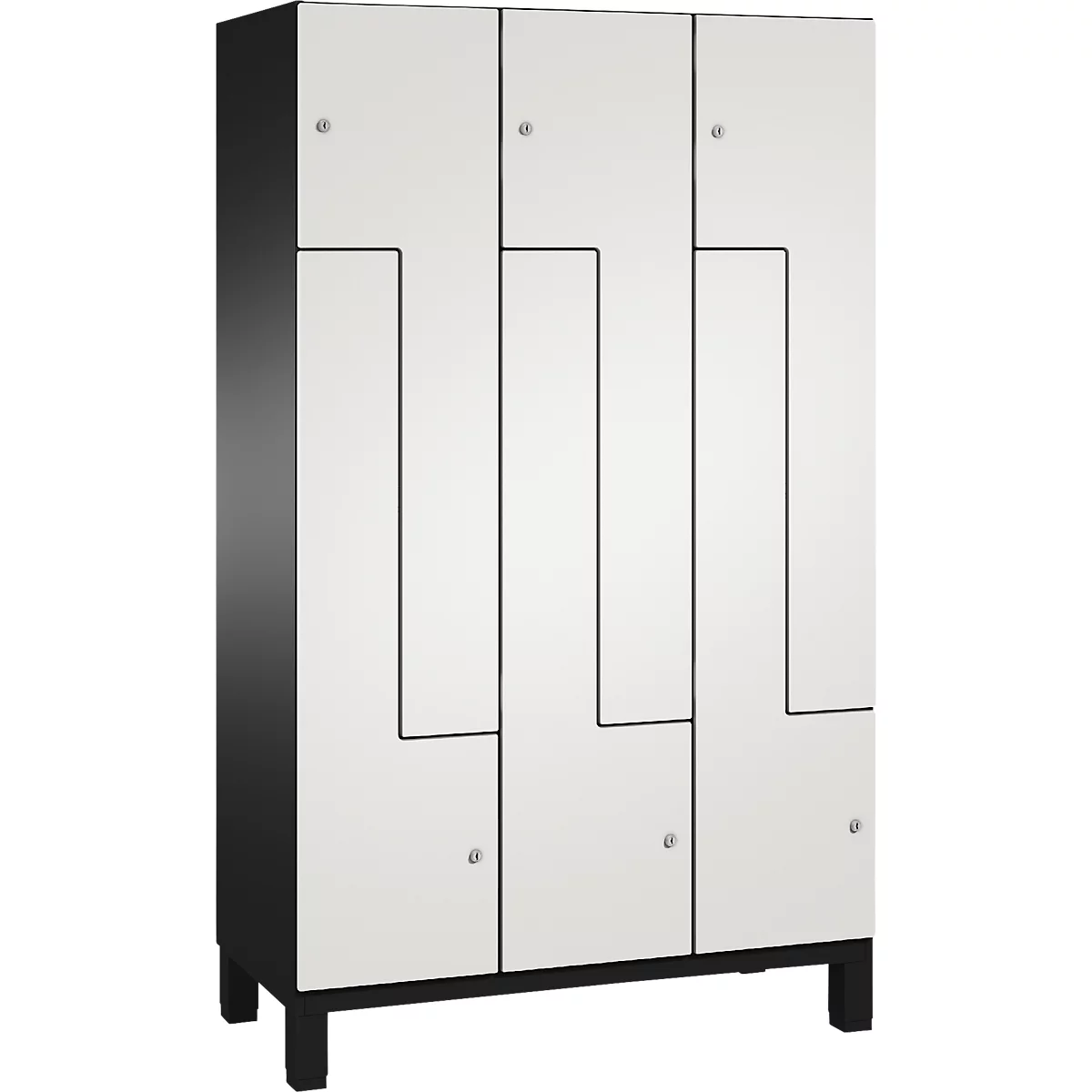 Ein weißer Schrank mit schwarzen Akzenten. Schwarzer Rahmen, Türen mit geometrischen Mustern.