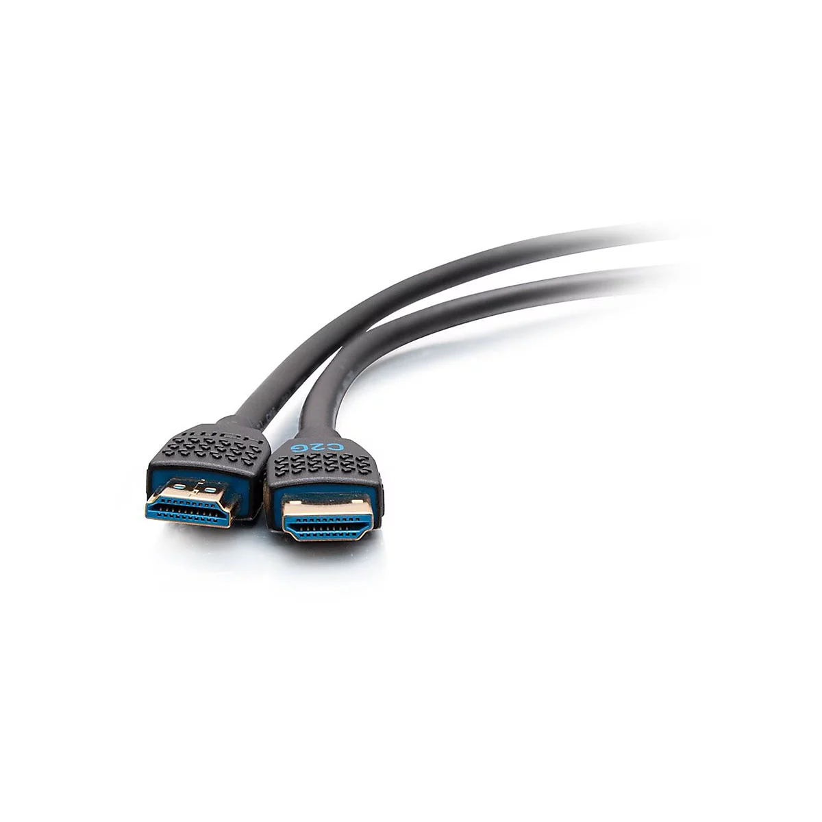 Zwei schwarze HDMI-Kabel mit blauen und goldenen Steckern auf weißem Hintergrund.