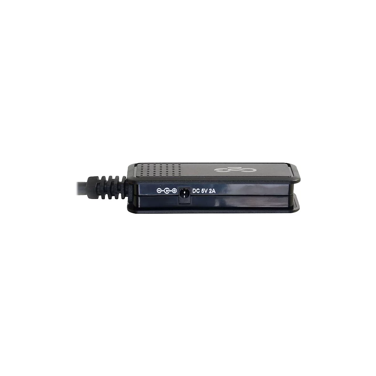 Schwarzes elektronisches Gerät mit Anschluss, Beschriftung DC 5V 2A. Aufschrift 'C2G'.