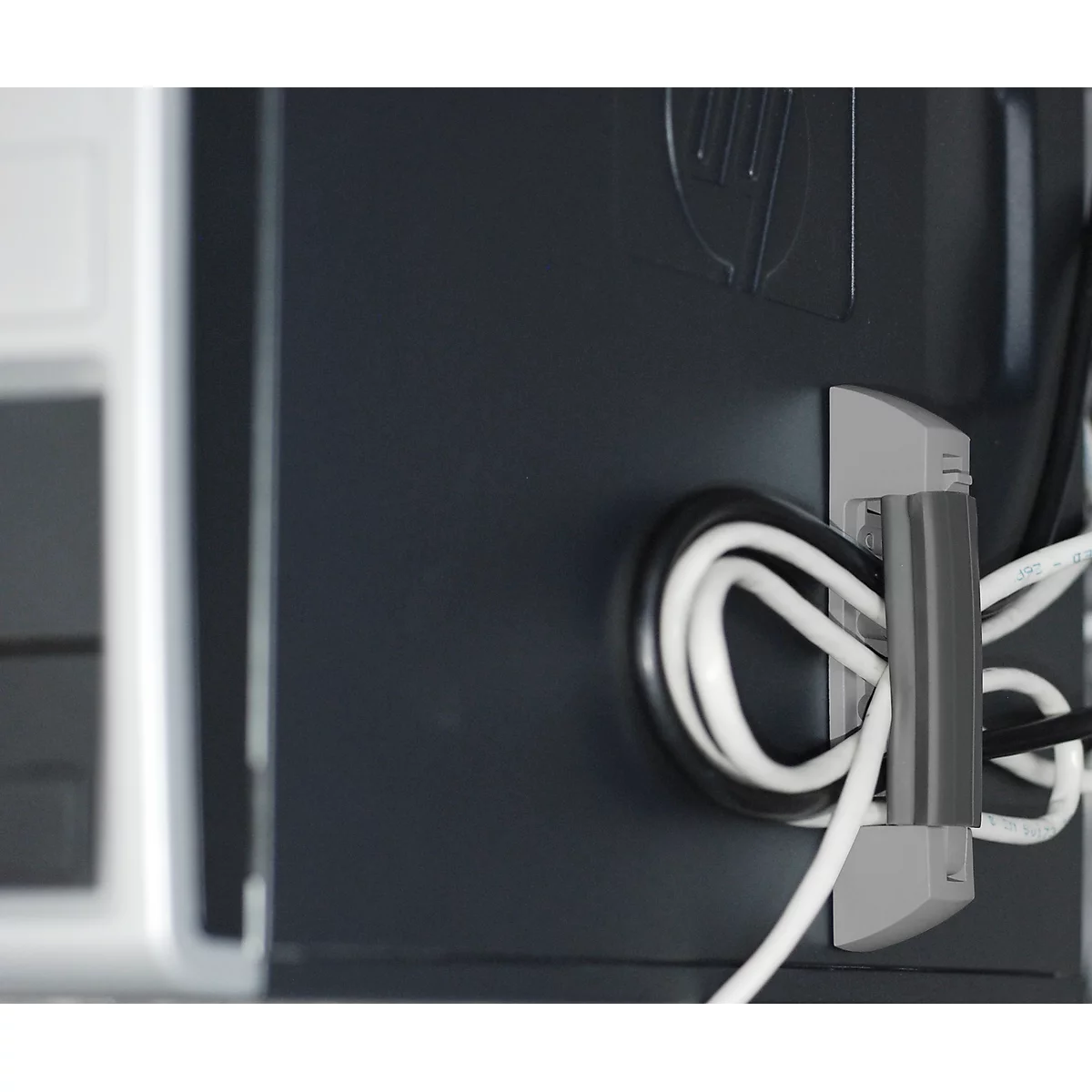 Close-up of a black PC case with cable holder. Black and white cables are neatly arranged. HP logo.