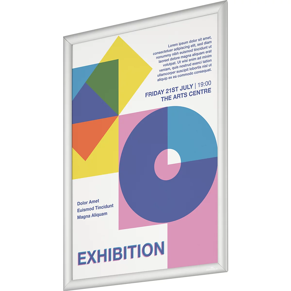 Un cadre clippant argenté affiche une affiche d'exposition avec des formes géométriques colorées abstraites et du texte.