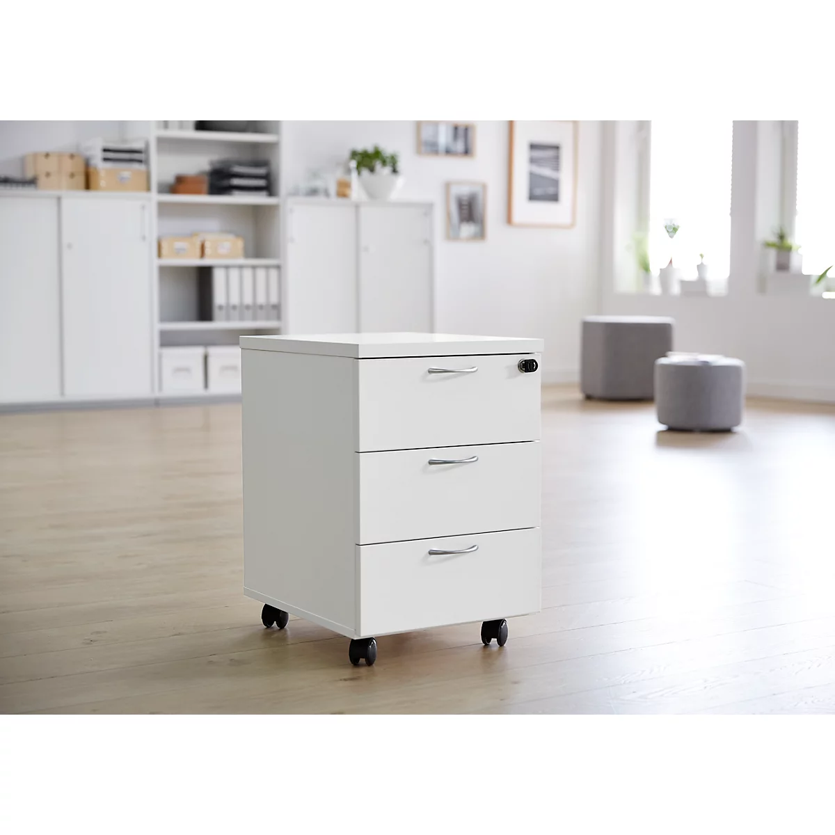 Caisson mobile 333, 3 tiroirs, verrouillables, poignées métalliques, 4 roulettes doubles pivotantes, L 404 x P 500 x H 590 mm, blanc