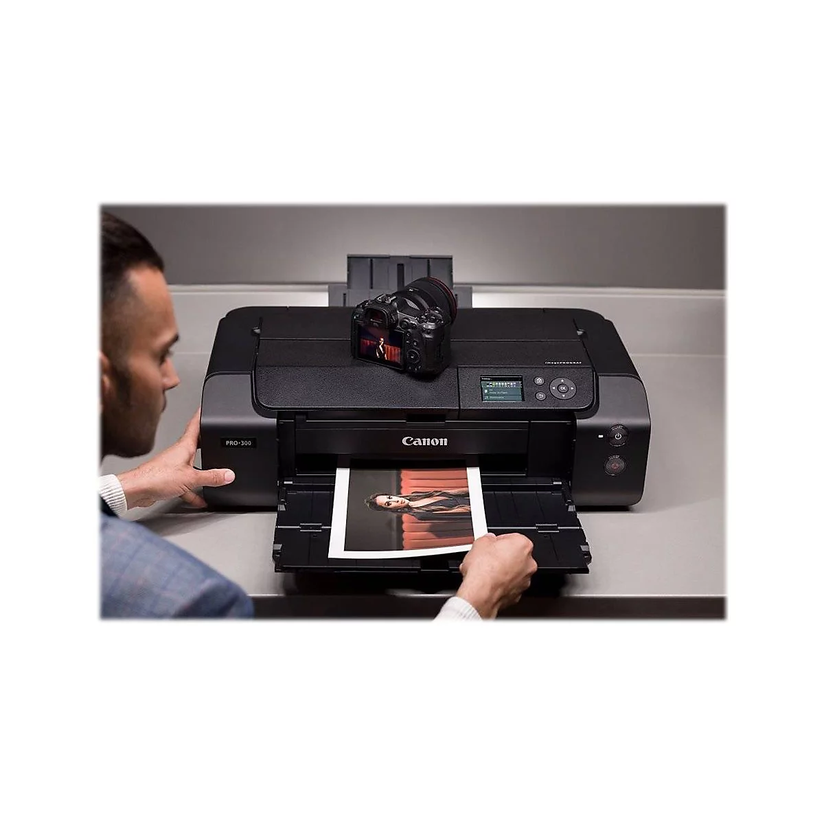 Canon imagePROGRAF PRO-300 - 330 mm (13') Großformatdrucker - Farbe - Tintenstrahl - A3/Ledger - bis zu 4.25 Min./Seite (einfarbig)/ bis zu 4.25 Min./Seite (Farbe)