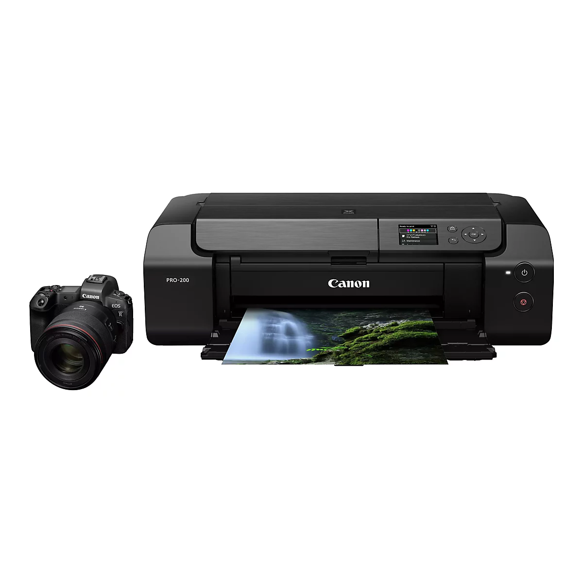 Schwarzer Canon Drucker und Kamera. Der Drucker druckt ein Bild von einem Wasserfall. Rechts daneben die Kamera, auf weissem Hintergrund.