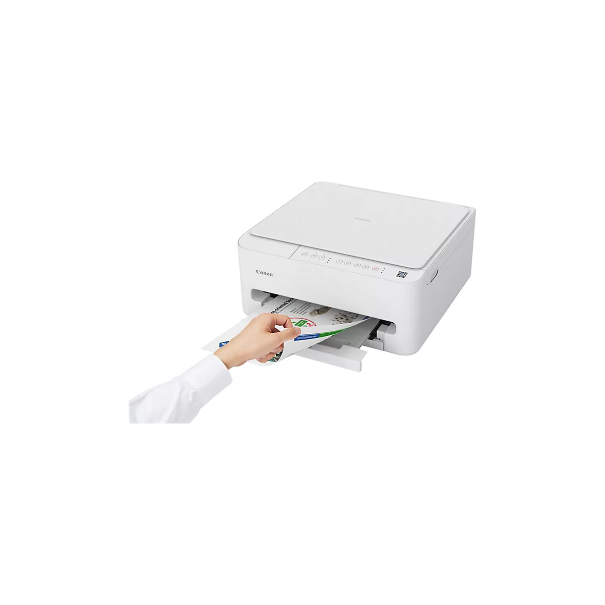 Ein weißer Canon-Drucker, aus dem ein Blatt Papier gedruckt wird. Eine Hand zieht das Papier aus dem Drucker.