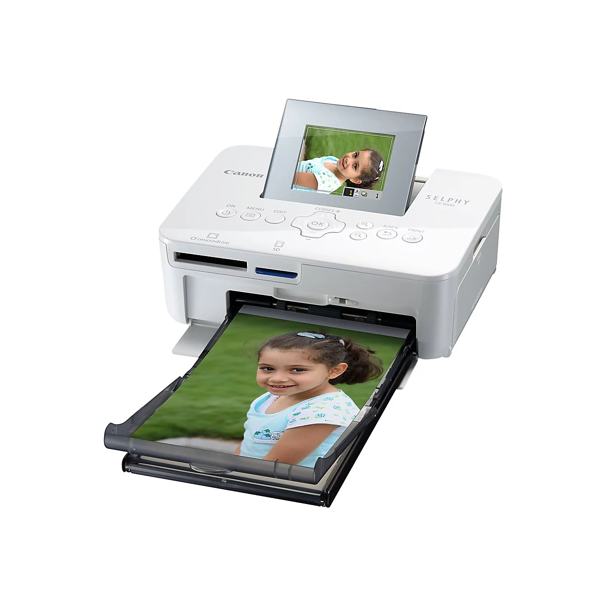 Ein weiÃŸer Canon Selphy Fotodrucker druckt ein Foto eines lÃ¤chelnden MÃ¤dchens. Auf dem Display des Druckers ist das gleiche Foto zu sehen.