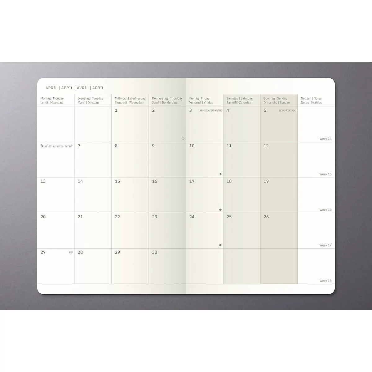 Calendrier d'avril. Double page beige clair d'un carnet avec calendrier. Fond gris.