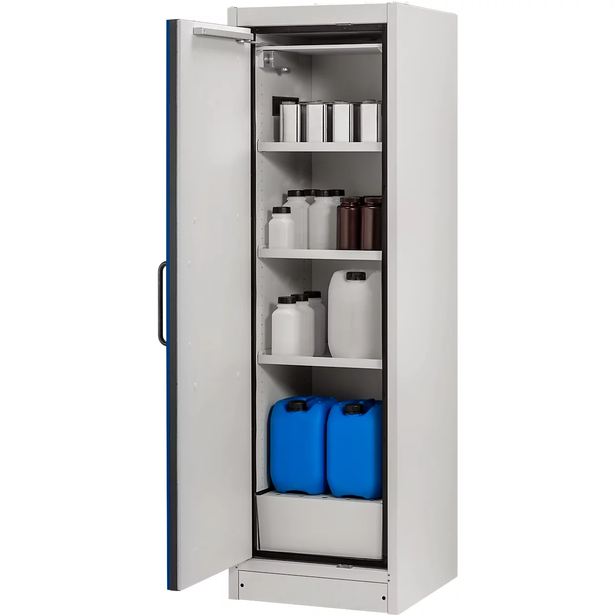 Une armoire de rangement blanche ouverte, remplie de bouteilles et de bidons de différentes tailles. Une barre bleue est sur le bord gauche.