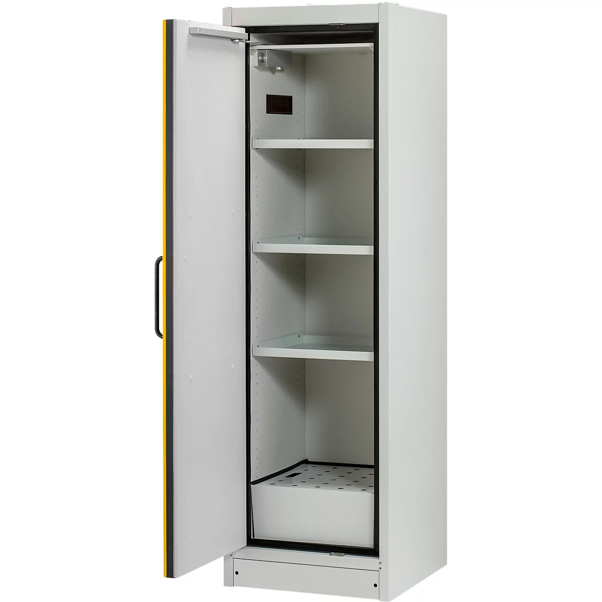 Une armoire blanche avec la porte ouverte, montrant des étagères. Côté de la porte jaune et poignée noire, cadres noirs.