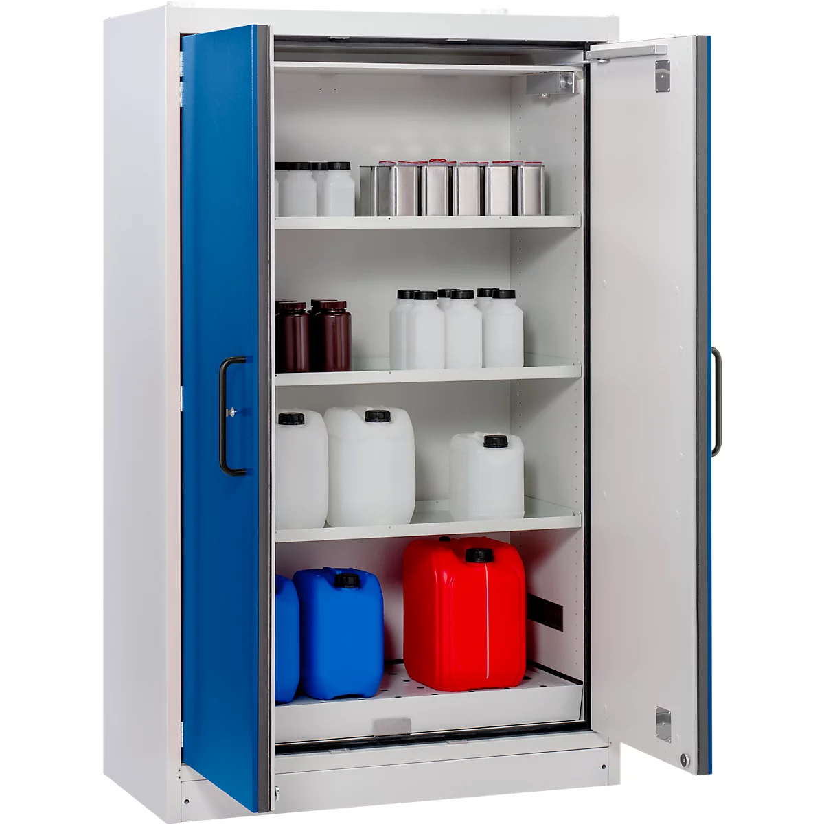 Een open, wit en blauwe kast met planken gevuld met containers van verschillende maten en kleuren, tegen een witte achtergrond.