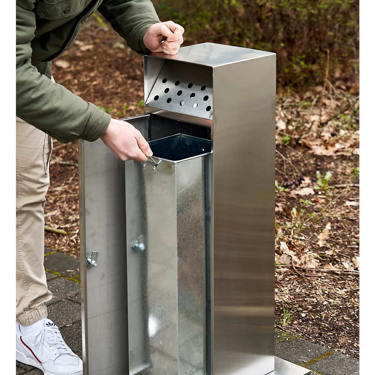Cendrier, capacité 23 l, verrouillable, 1 clé incluse, L 380 x P 380 x H 880 mm, acier inoxydable