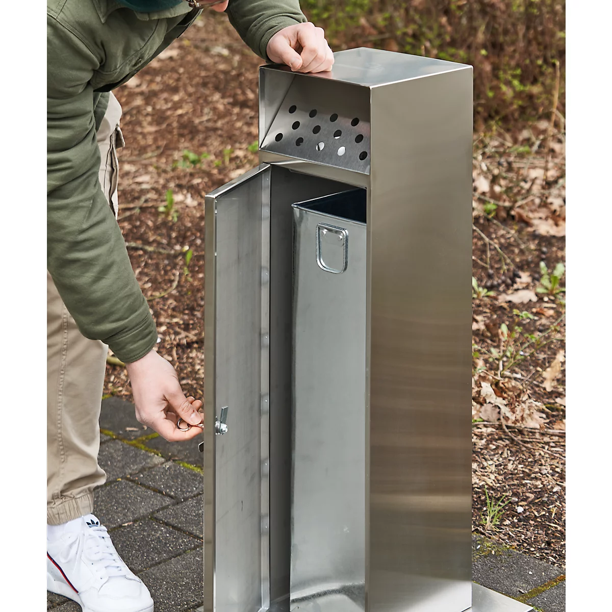 Cendrier, capacité 23 l, verrouillable, 1 clé incluse, L 380 x P 380 x H 880 mm, acier inoxydable