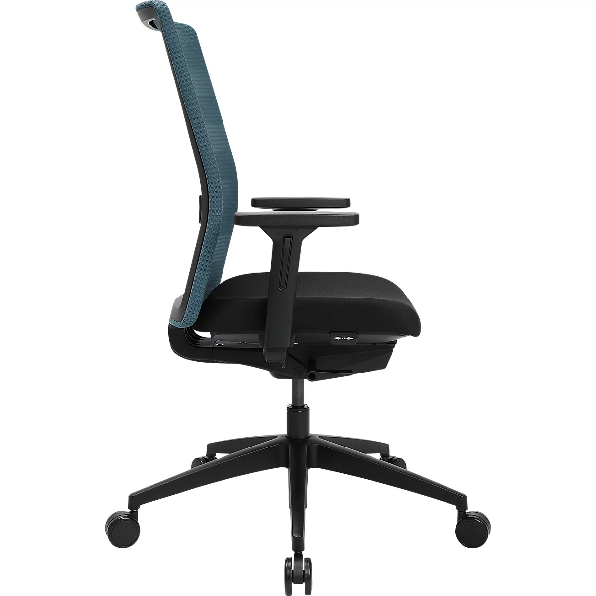 Vue latérale d'une chaise de bureau moderne avec dossier en maille bleue, assise noire et base noire à cinq branches.