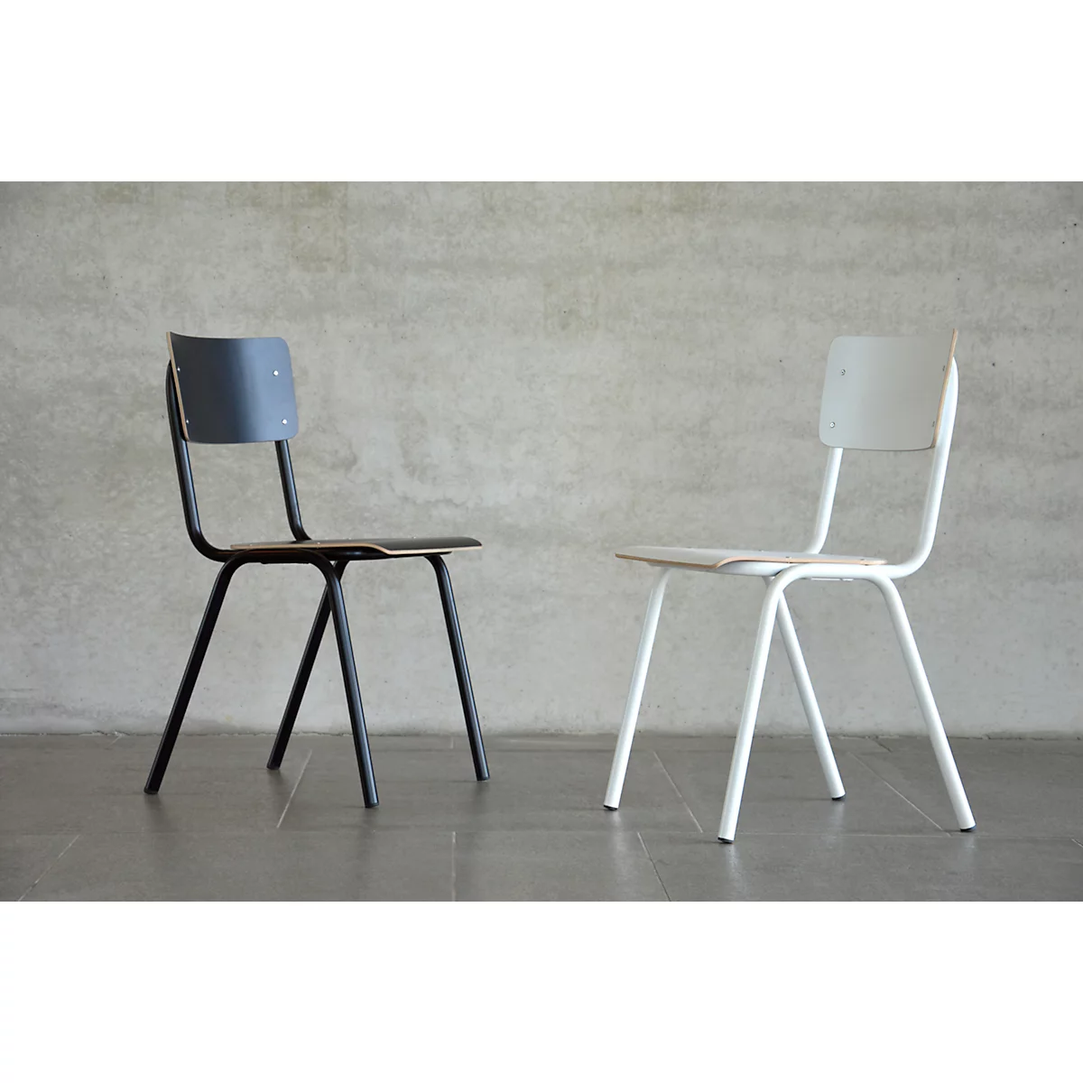 Chaise empilable ZERO, empilable jusqu'à 4 pièces, socle en tube rond, L 380 x P 380 x H 460 mm, noir/noir, 2 pièces