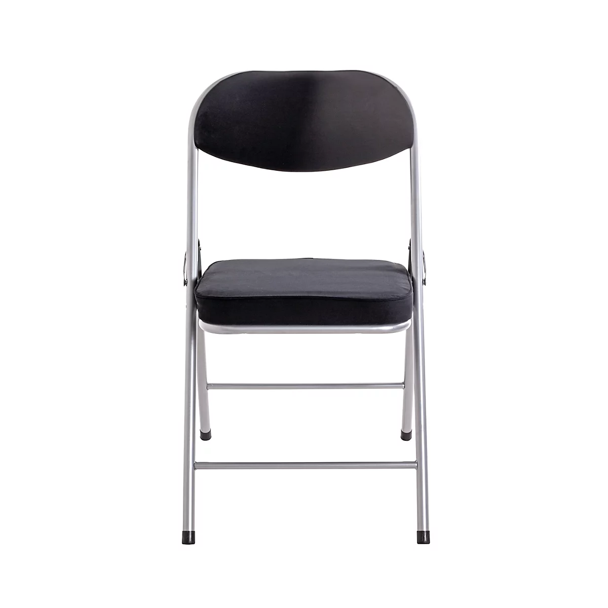Une chaise pliante noire avec des pieds et un cadre en métal argenté. L'assise et le dossier sont rembourrés.