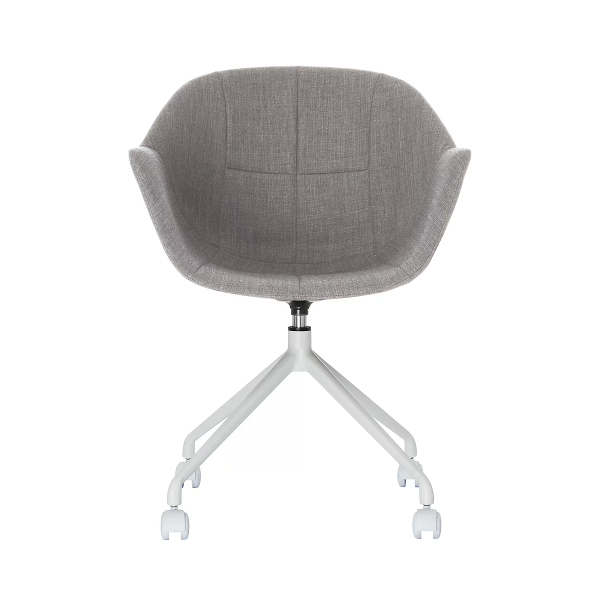 Chaise de bureau grise avec roulettes blanches ; sur fond blanc. Assise, accoudoirs et dossier rembourrés.
