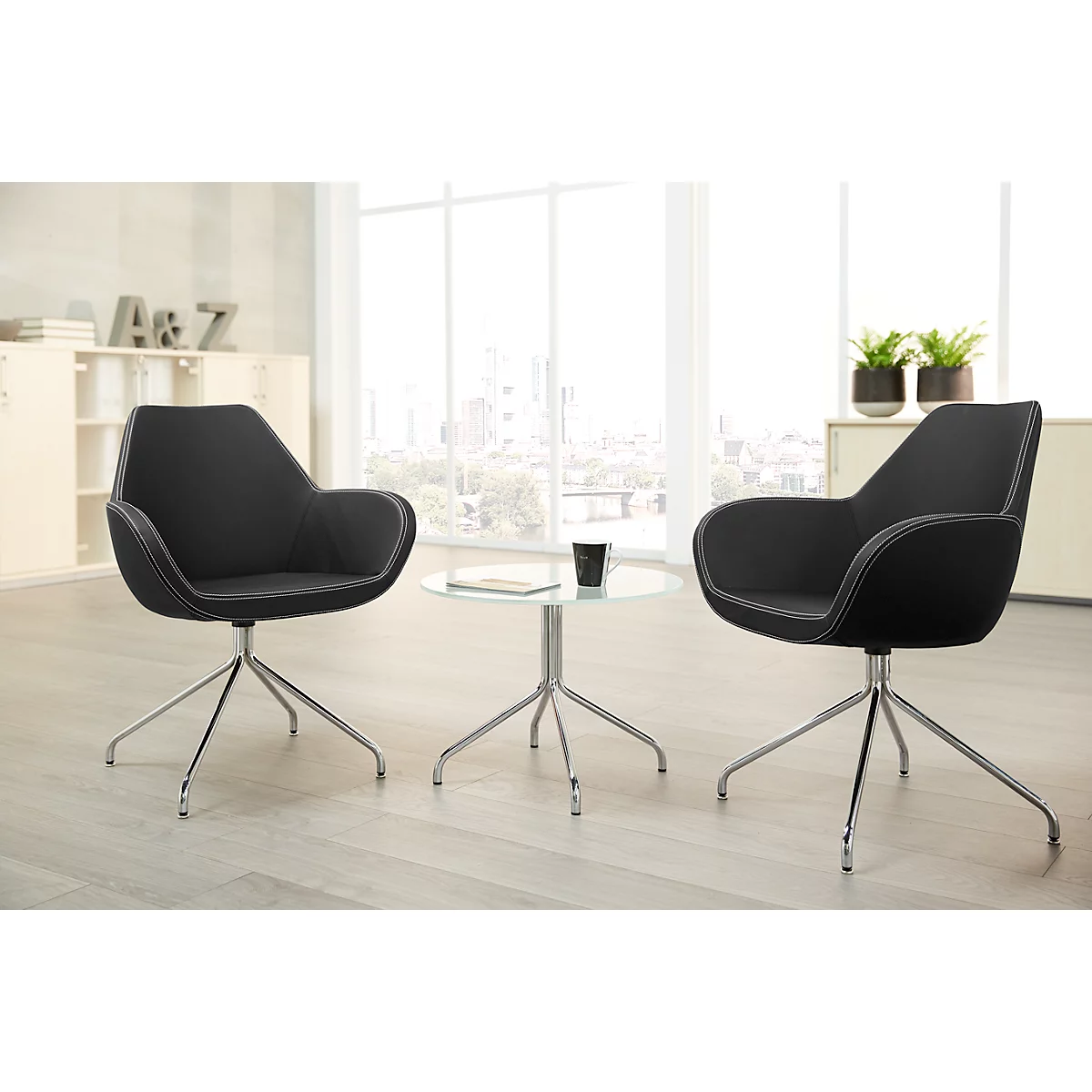 Chaise visiteur KONSIT, pied araignée, similicuir noir