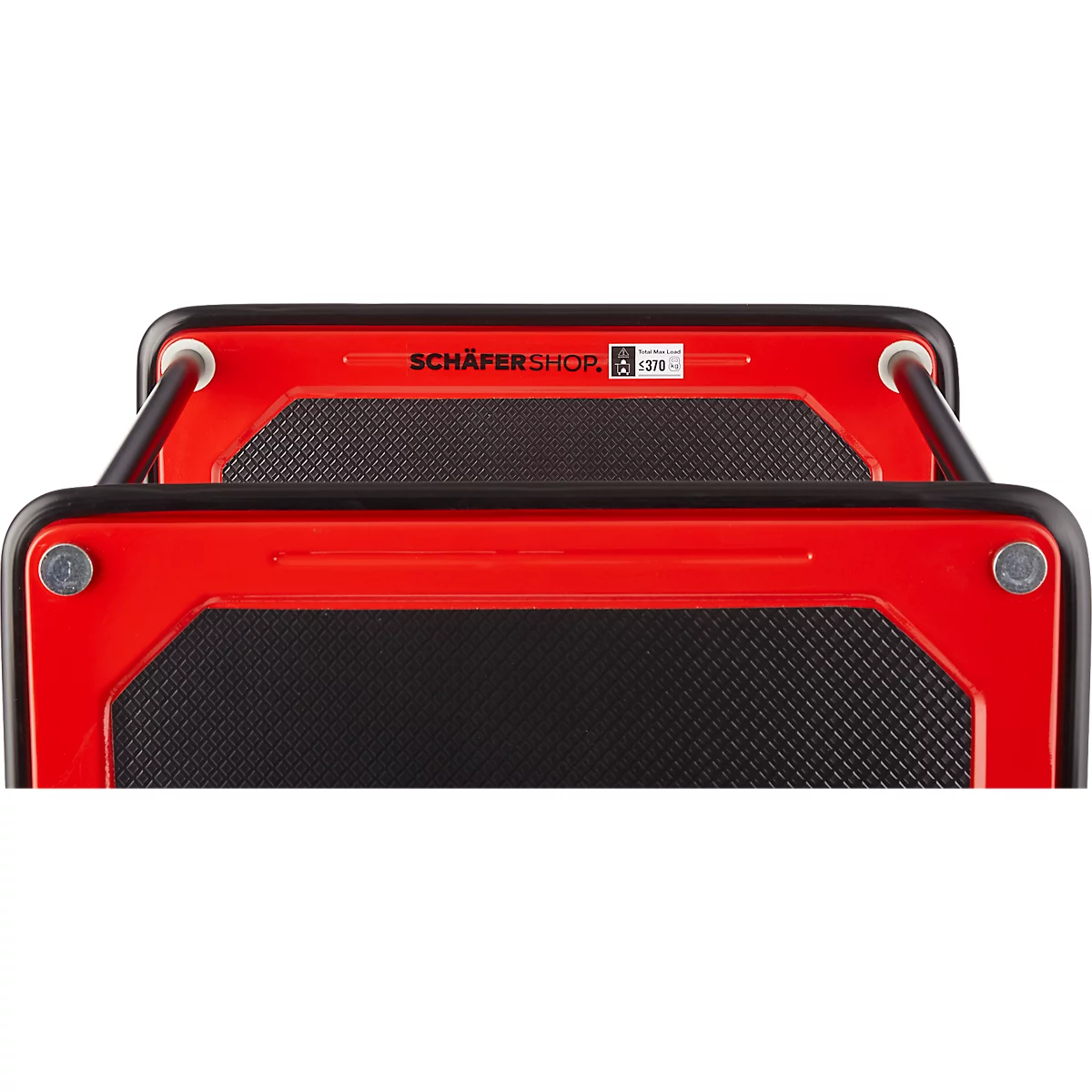 Vue de dessus d'un marchepied rouge avec des marches noires texturées. Le texte "SCHÄFERSHOP" est visible.
