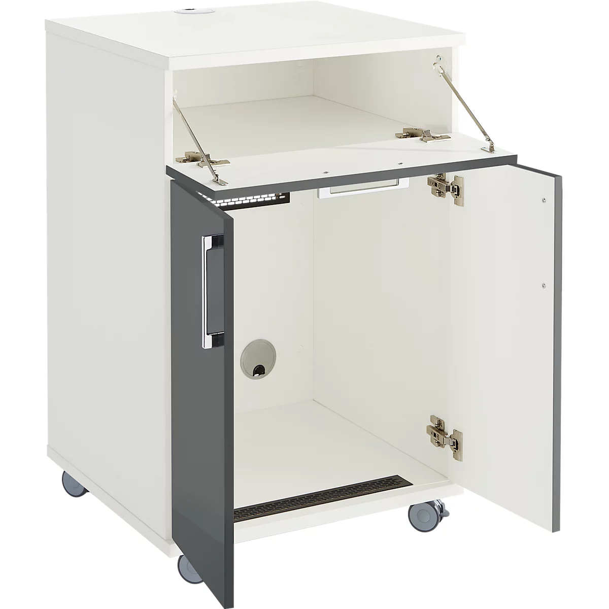 Conteneur roulant blanc avec cadre de porte gris, porte ouverte. Une étagère en haut, espace de rangement en bas. Sur roulettes.