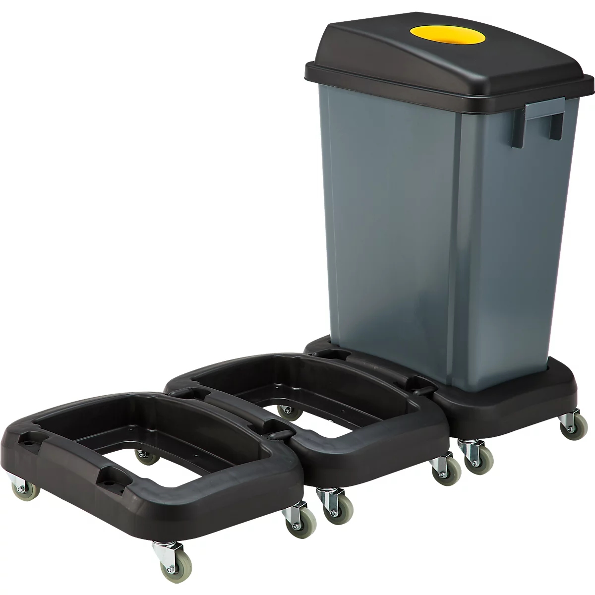 Poubelle grise avec roues. Le couvercle est noir et a une ouverture jaune.