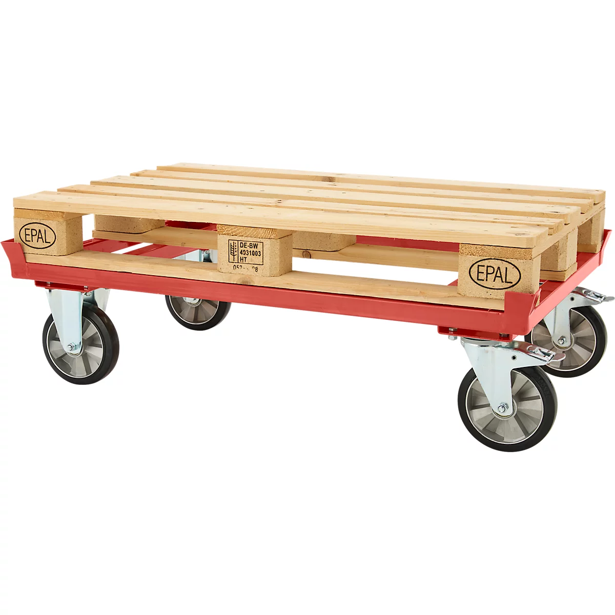 Un chariot de transport en métal rouge avec une palette en bois EPAL posée dessus, sur fond blanc.