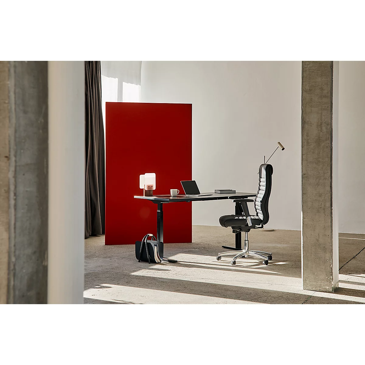 Chefsessel Topstar PRIME TIME 100, stufenlos sitzhöhenverstellbar, mit Armlehnen, Synchronmechanik, Leder, schwarz
