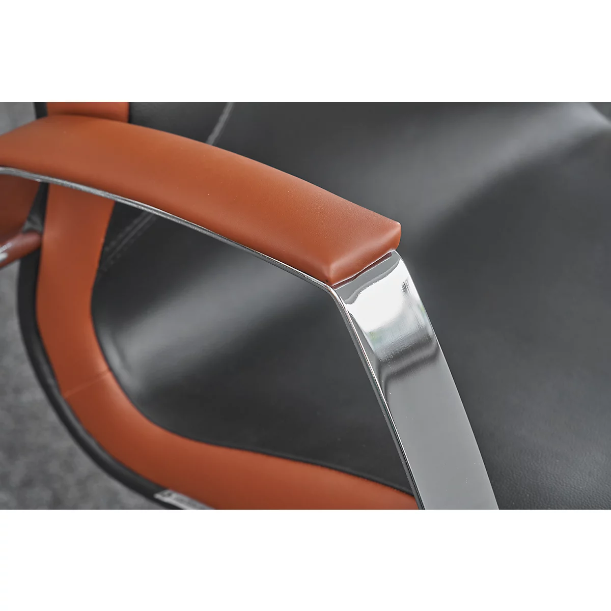 Chefsessel Wave, mit Armlehnen, schwarz/braun