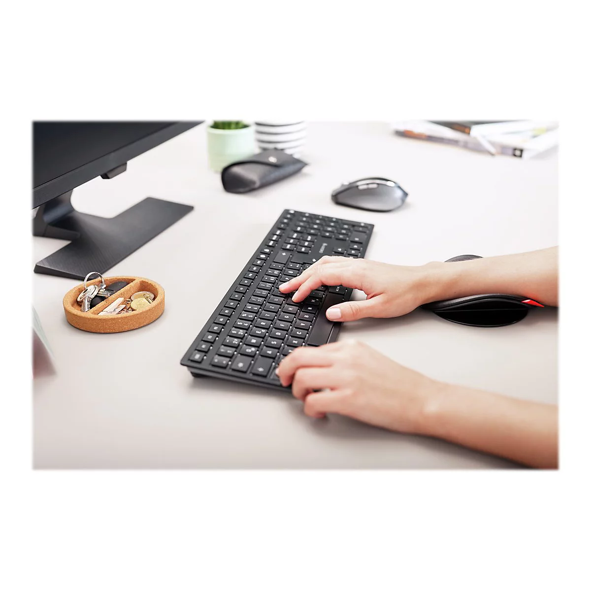CHERRY KW 9100 SLIM - Tastatur - kabellos - 2.4 GHz, Bluetooth 4.0 - Schweiz - Tastenschalter: CHERRY SX