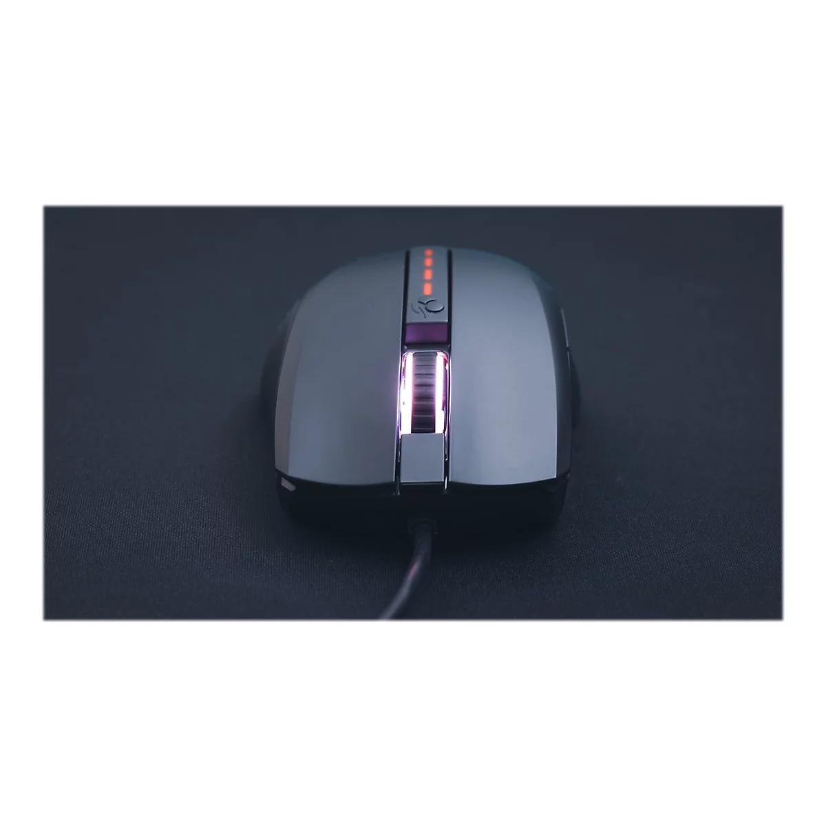 Draufsicht auf eine Gaming-Maus in Grau und Schwarz, mit leuchtenden roten und violetten Lichtern.