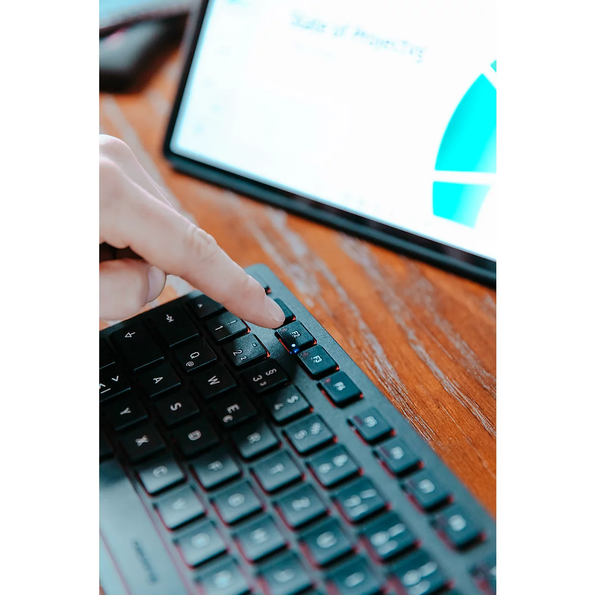 Cherry Multi-Device Tastatur KW 9200 Mini, QWERTZ, 2x Bluetooth 5.0, 2.4 GHz Funk- und USB-C-Kabelkanal, wiederaufladbar, schwarz