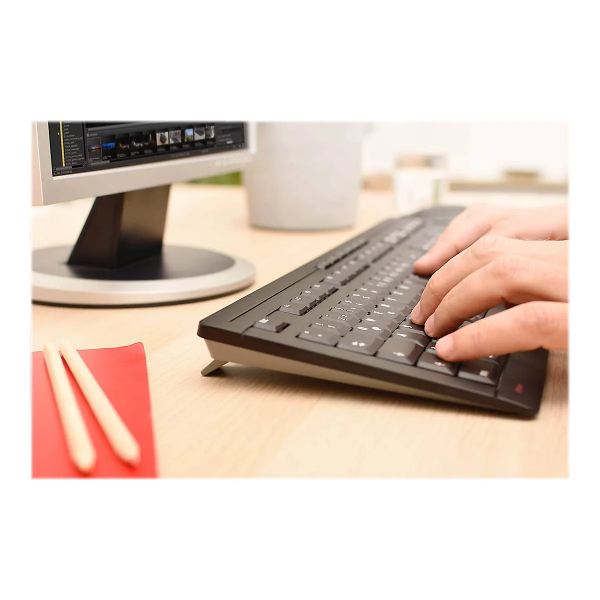 CHERRY STREAM DESKTOP - Tastatur-und-Maus-Set - kabellos - 2.4 GHz - Pan-Nordic - Tastenschalter: CHERRY SX