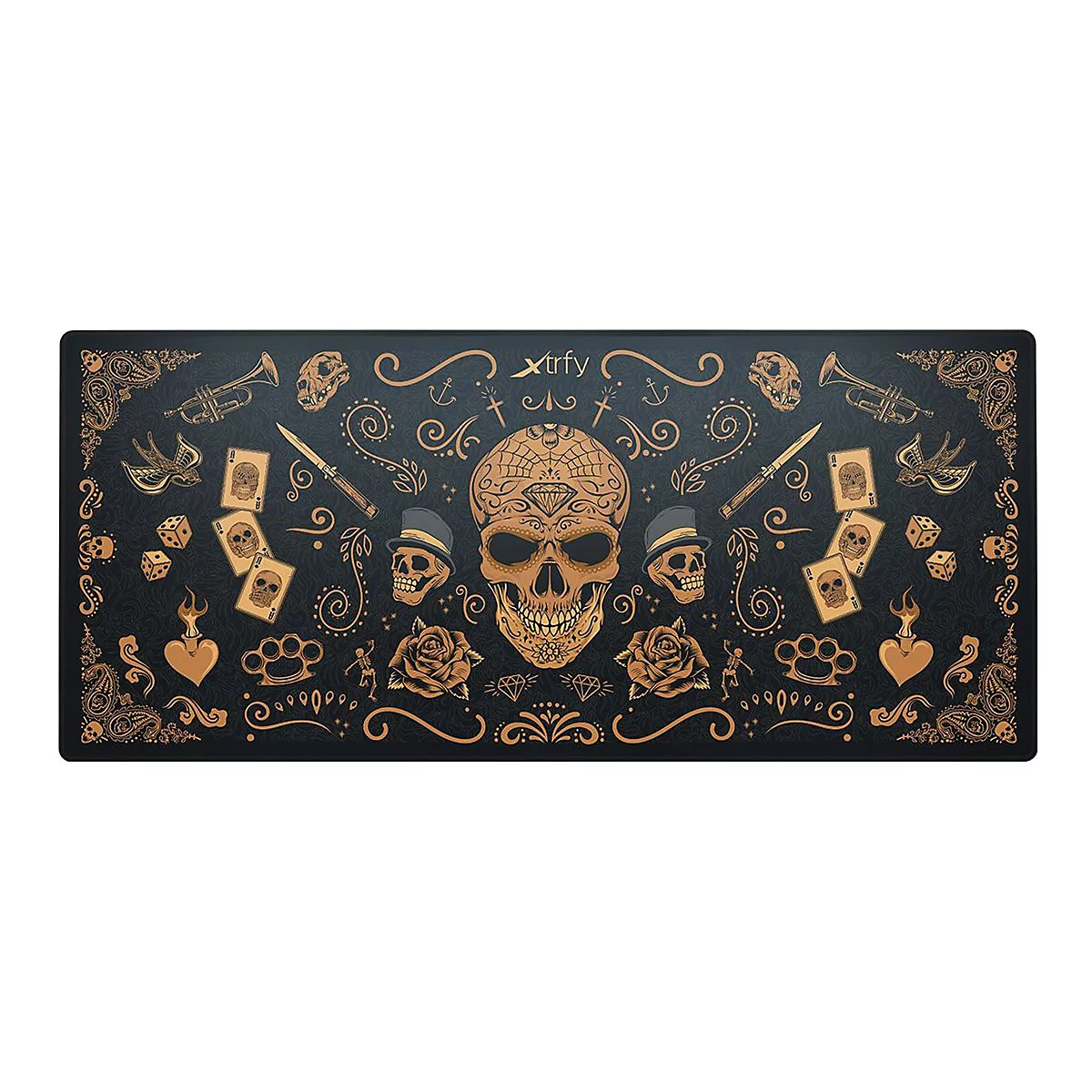 Schreibtischunterlage mit Totenkopf- und Tattoo-Motiven. Goldene Details auf schwarzem Hintergrund.