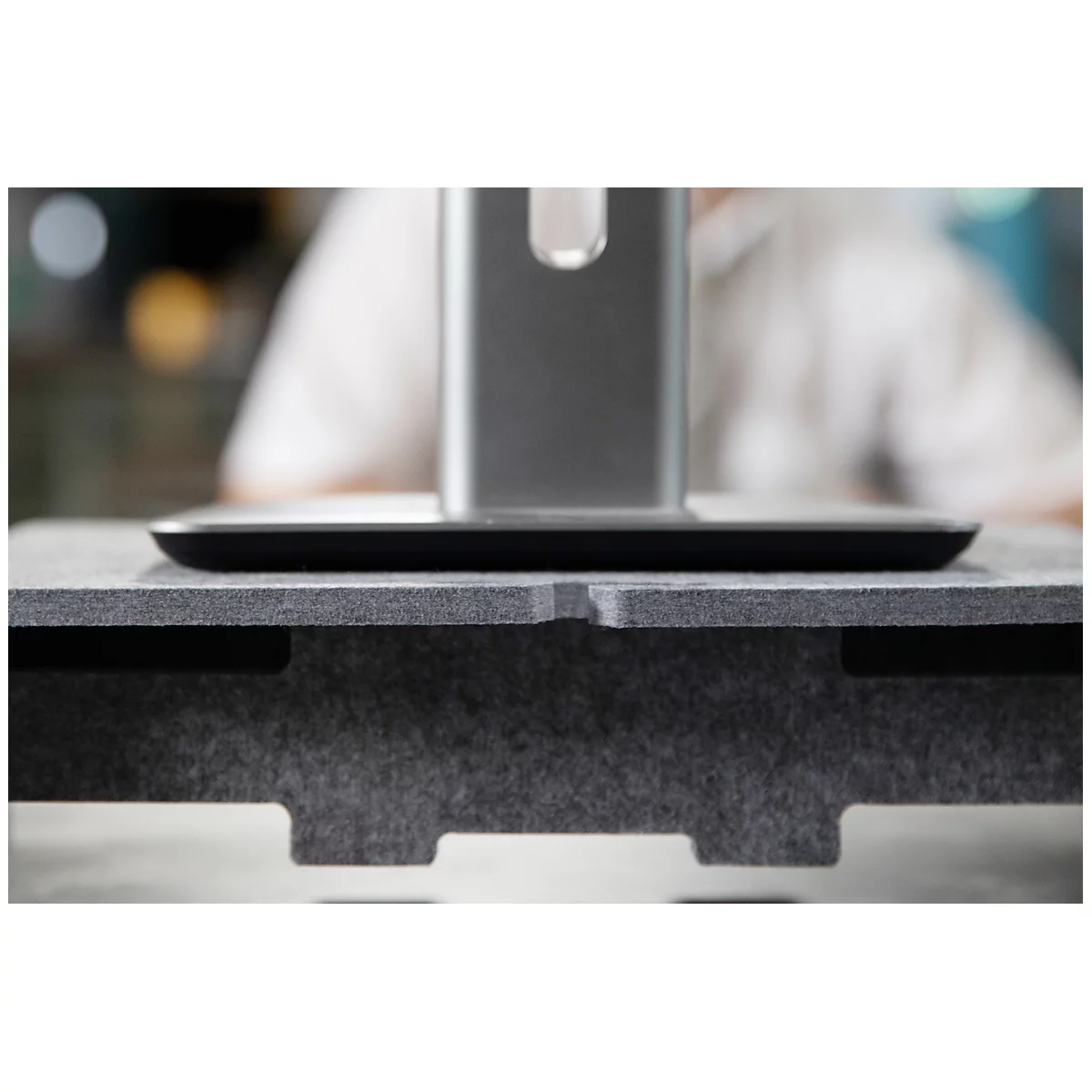 Circular-Line Monitorständer Bakker Elkhuizen Q-riser 90, aus 60% recyceltem Material, B 300 x T 250 x H 90 mm, lichtgrau