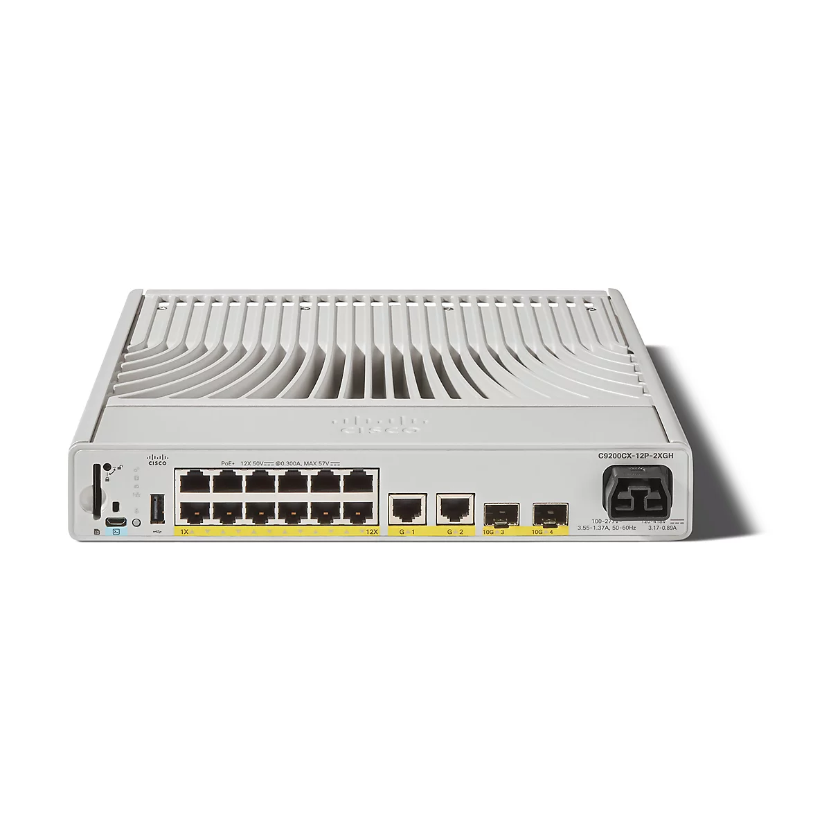 Un appareil réseau gris Cisco avec des ports et des ailettes de refroidissement.
