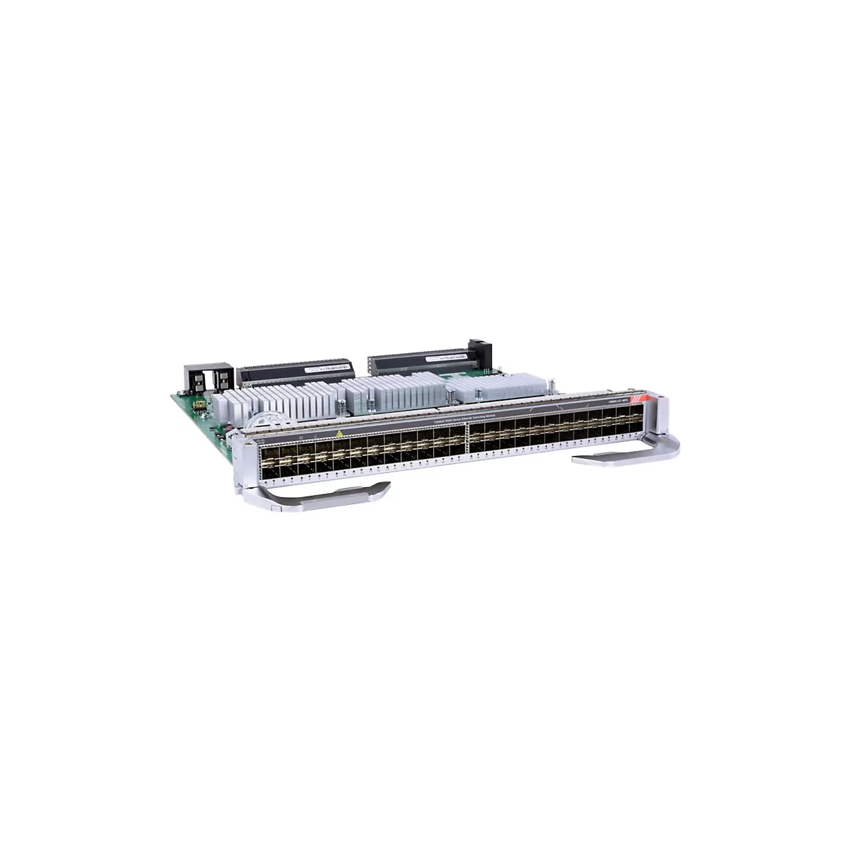 Un commutateur informatique multi-ports avec des dissipateurs thermiques, sur fond blanc.