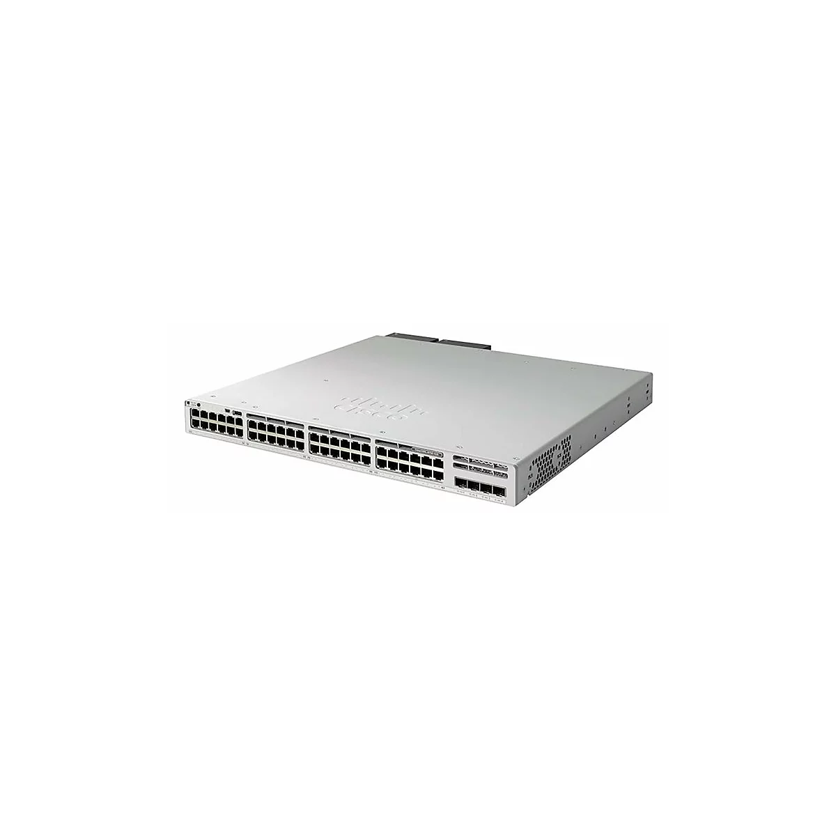 Un commutateur Cisco argenté posé sur une surface blanche, avec de nombreux ports.