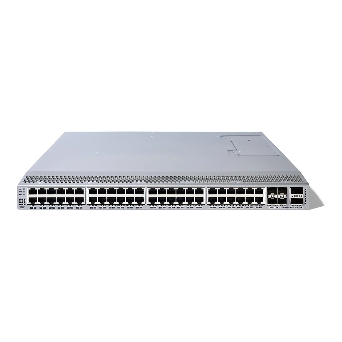 Ein silberfarbener Netzwerk-Switch, vorne mit mehreren Ethernet-Anschlüssen, Beschriftungen und Indikatoren. Auf der rechten Seite sind weitere Anschlüsse und Schriftzüge zu sehen, einschließlich "CISCO NEXUS".