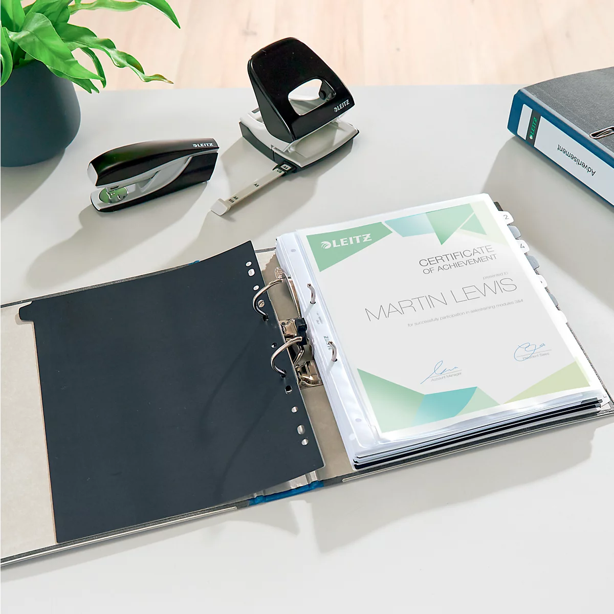 Classeur à levier 1050 LEITZ®, format A4, largeur du dos 52 mm, 20 pièces, bleu