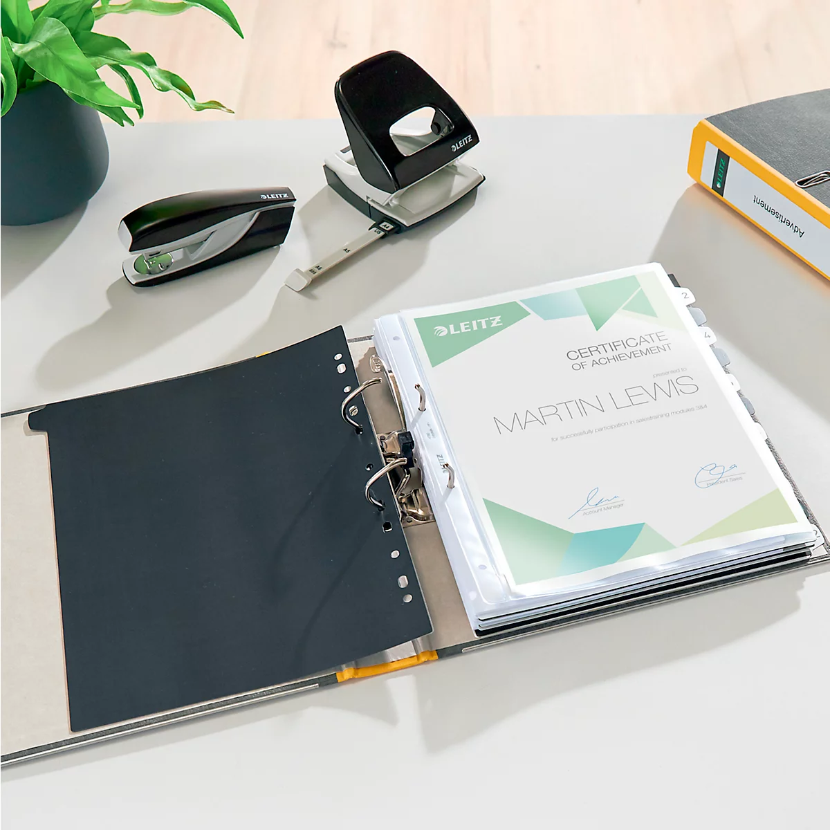 Classeur à levier 1050 LEITZ®, format A4, largeur du dos 52 mm, jaune