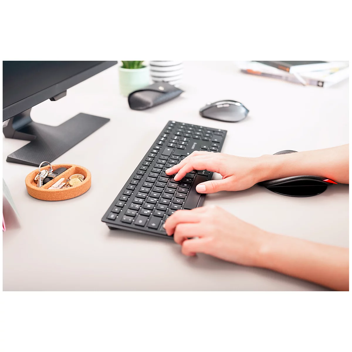 Clavier sans fil Cherry KW 9100 SLIM, QWERTZ, câble Bluetooth/USB, L 440 x P 130 x H 15 mm, noir-argenté