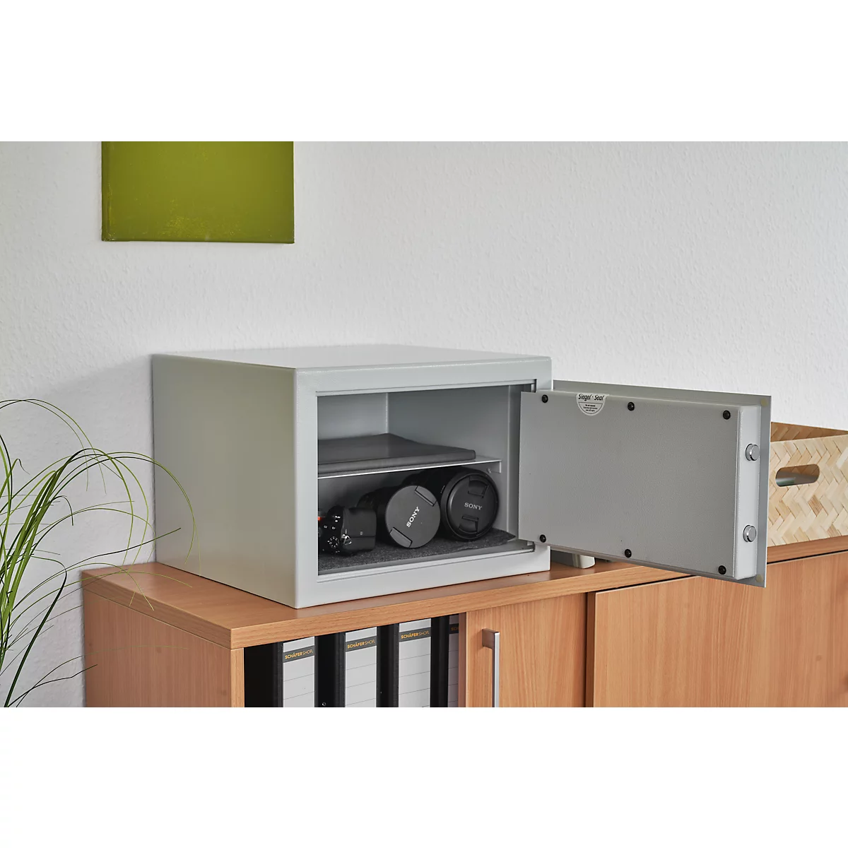 Coffre-fort de meubles Format Atlanta, 23 l, charnières à droite, serrure à double panneton, 2 clés, L 420 x P 380 x H 300 mm, gris clair RAL 7035