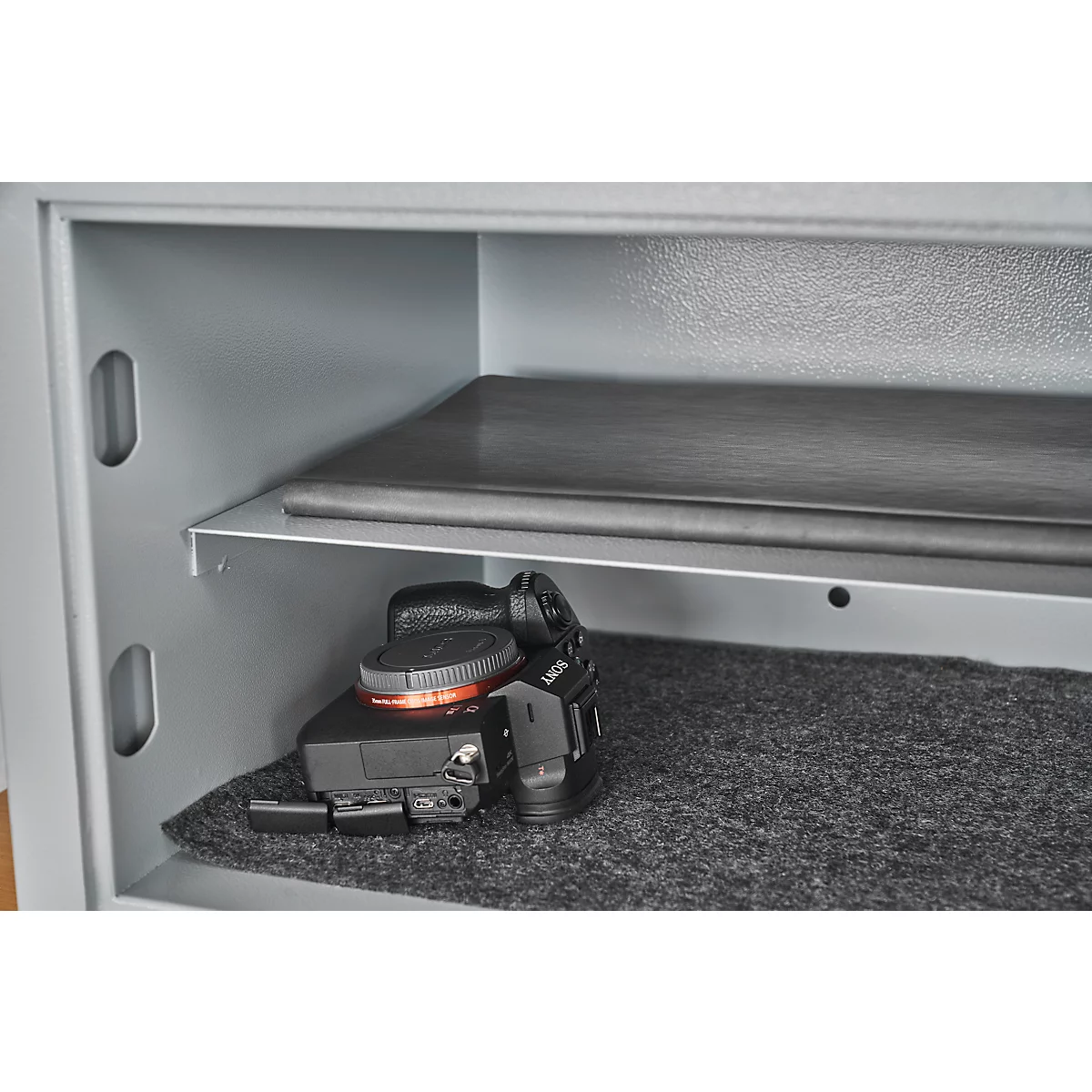 Coffre-fort de meubles Format Atlanta, 23 l, charnières à droite, serrure à double panneton, 2 clés, L 420 x P 380 x H 300 mm, gris clair RAL 7035